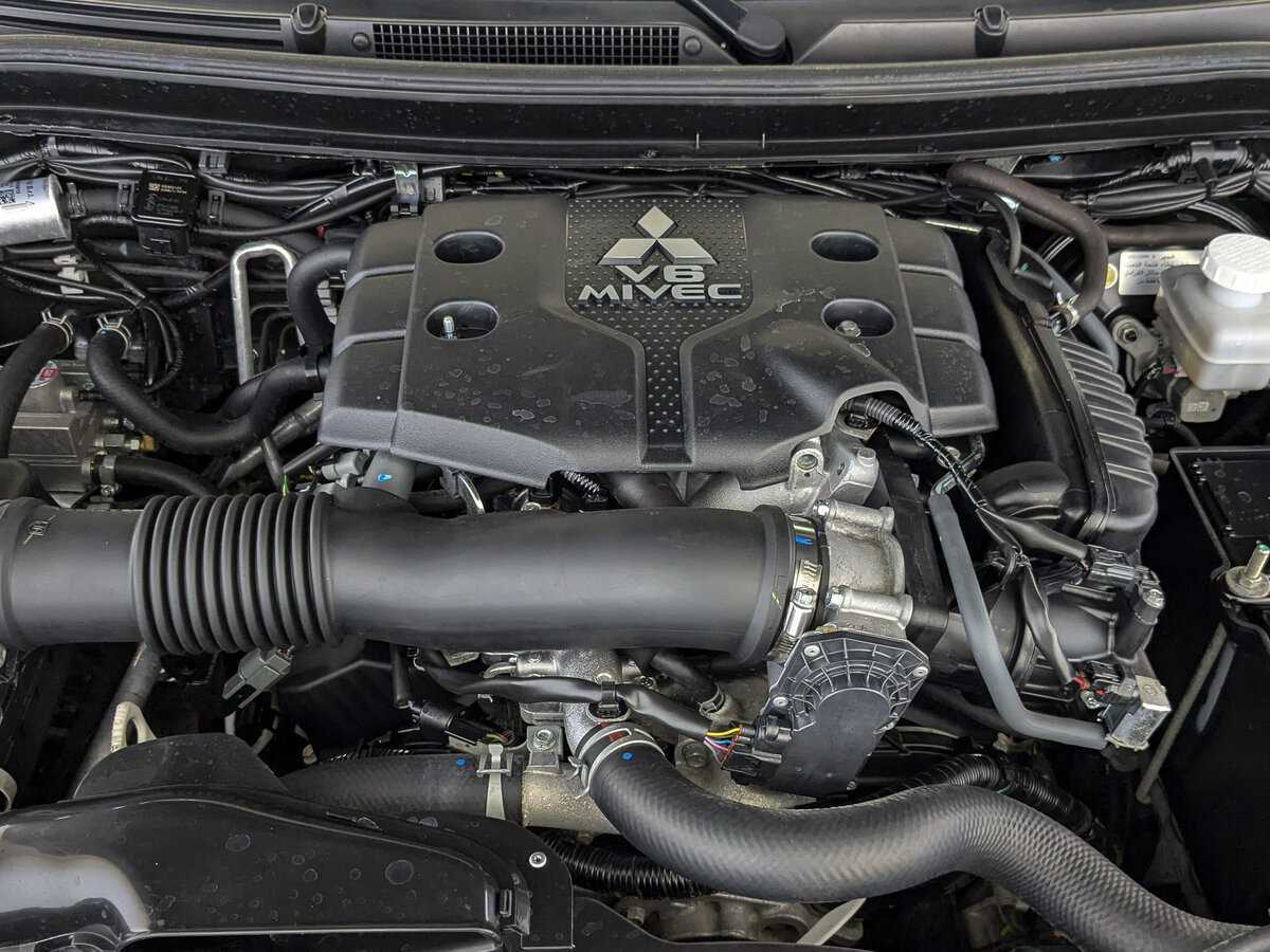 Купить Mitsubishi Montero Sport с пробегом. Фото: #8
