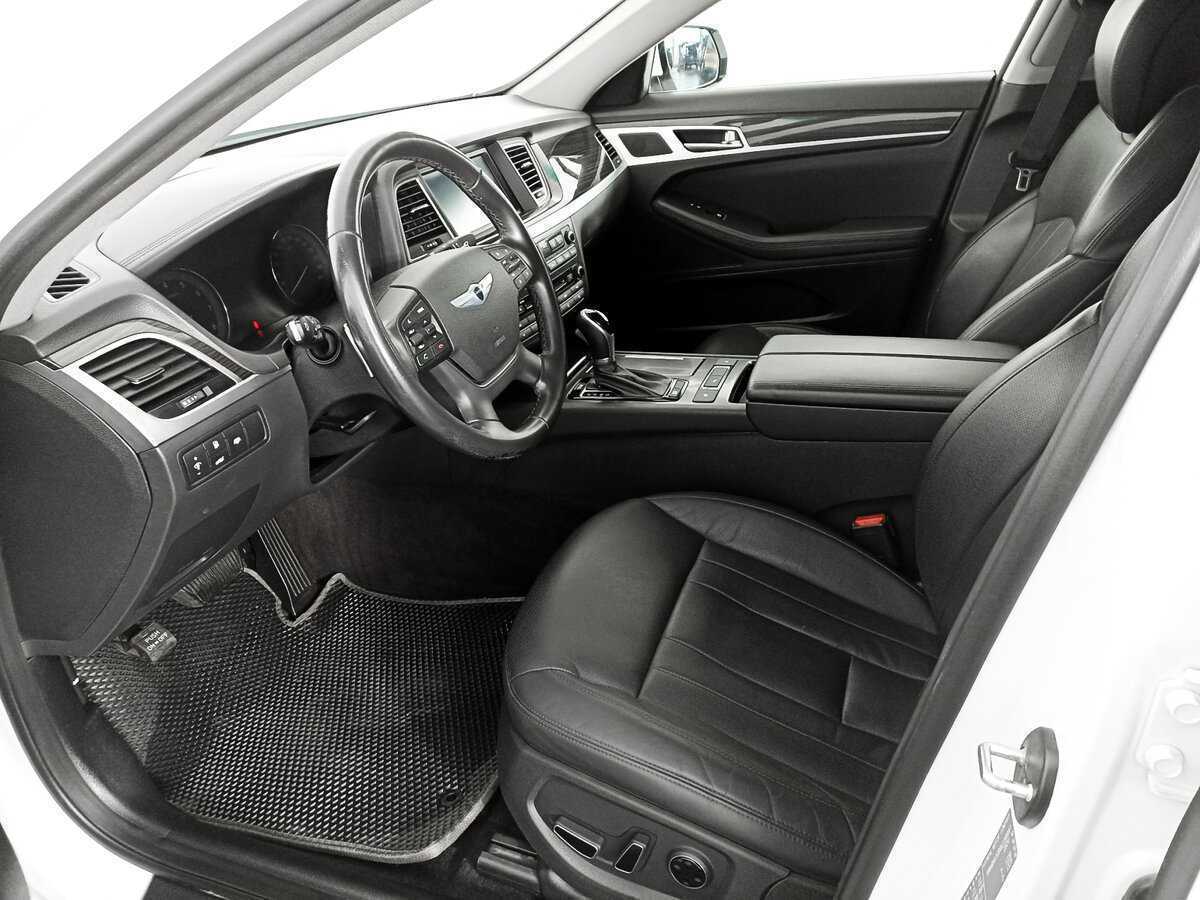 Купить Hyundai Genesis с пробегом. Фото: #13