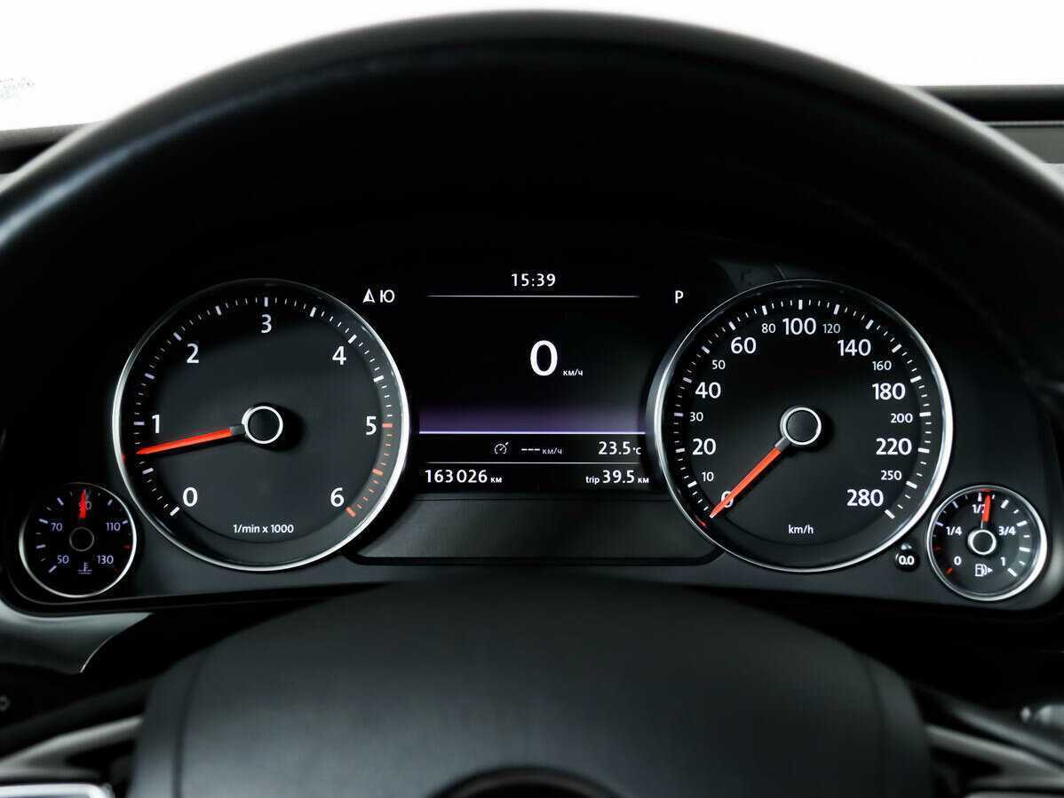 Купить Volkswagen Touareg с пробегом. Фото: #7