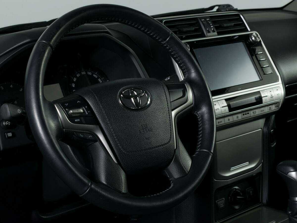 Купить Toyota Land Cruiser Prado с пробегом. Фото: #14