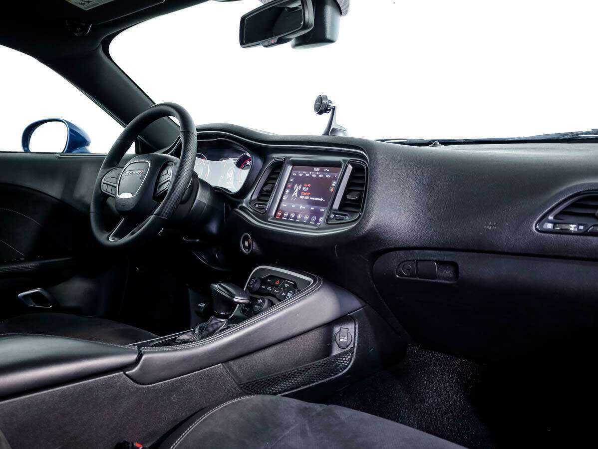 Купить Dodge Challenger с пробегом. Фото: #7