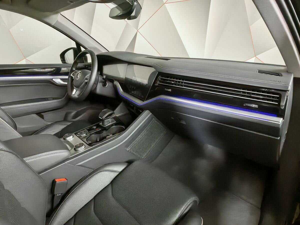 Купить Volkswagen Touareg с пробегом. Фото: #8