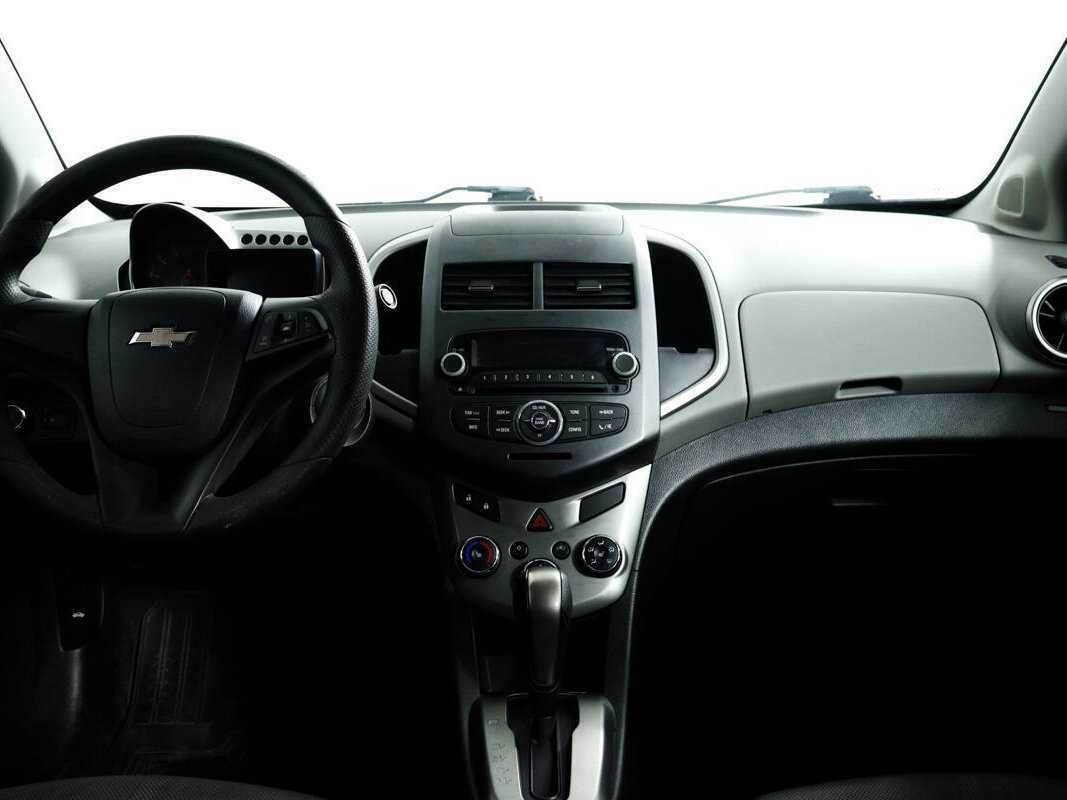Купить Chevrolet Aveo с пробегом. Фото: #10