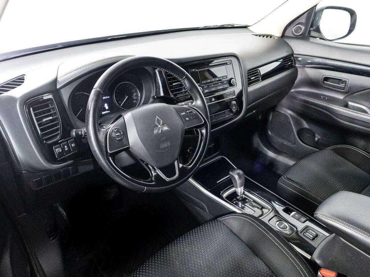 Купить Mitsubishi Outlander с пробегом. Фото: #10