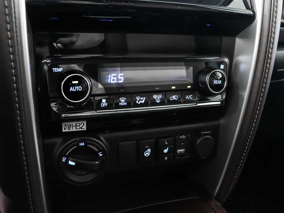 Купить Toyota Fortuner с пробегом. Фото: #16