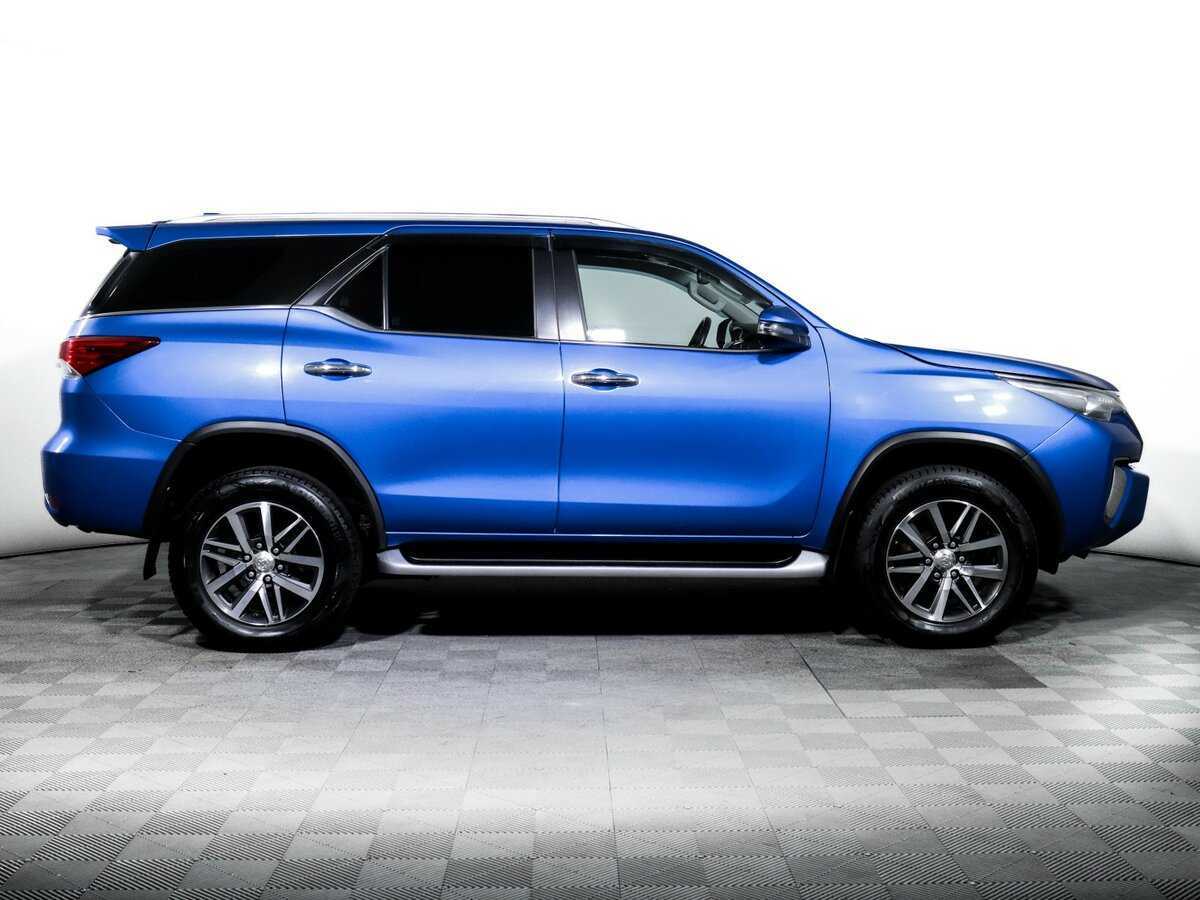Купить Toyota Fortuner с пробегом. Фото: #3