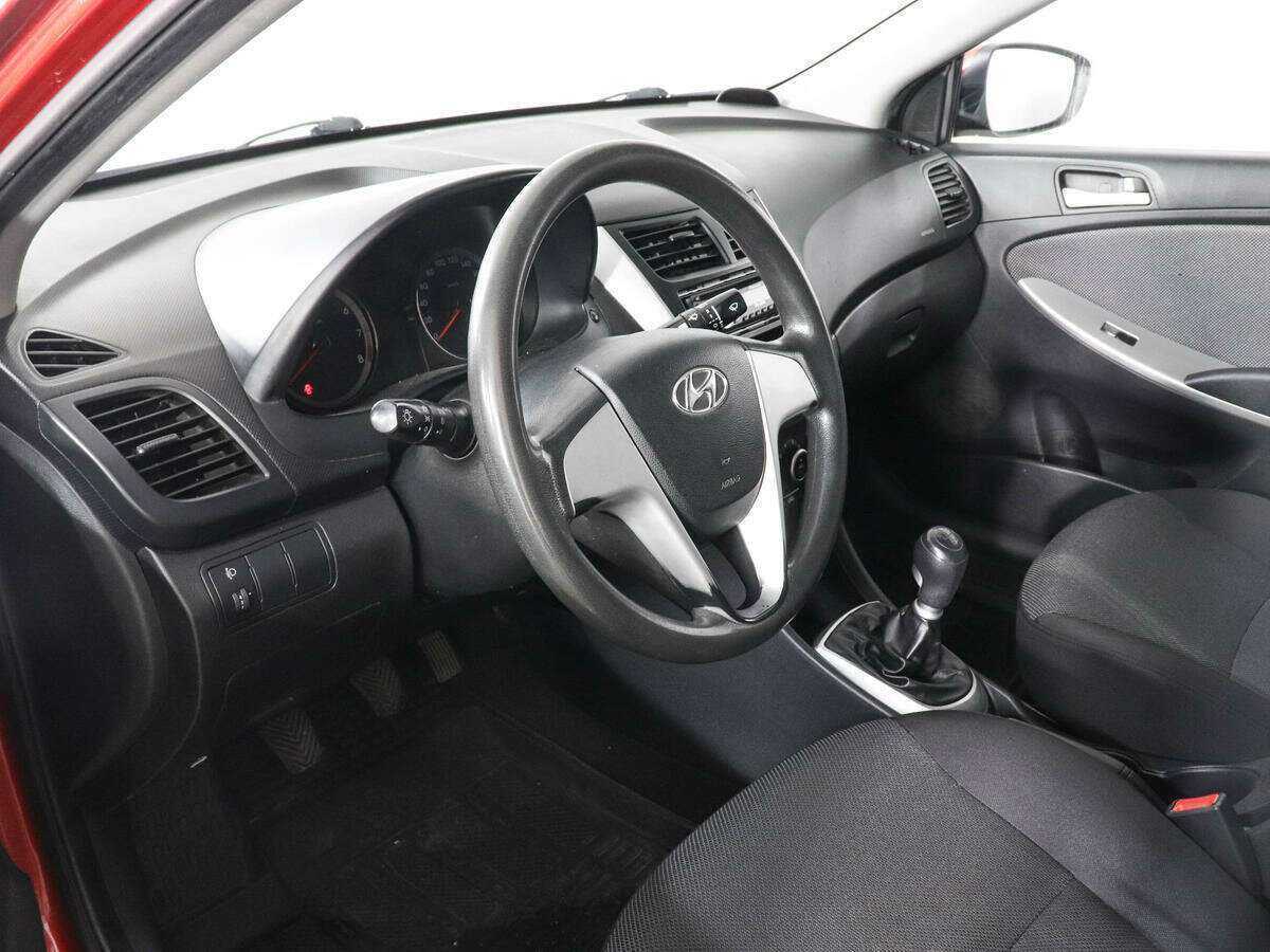 Купить Hyundai Solaris с пробегом. Фото: #4