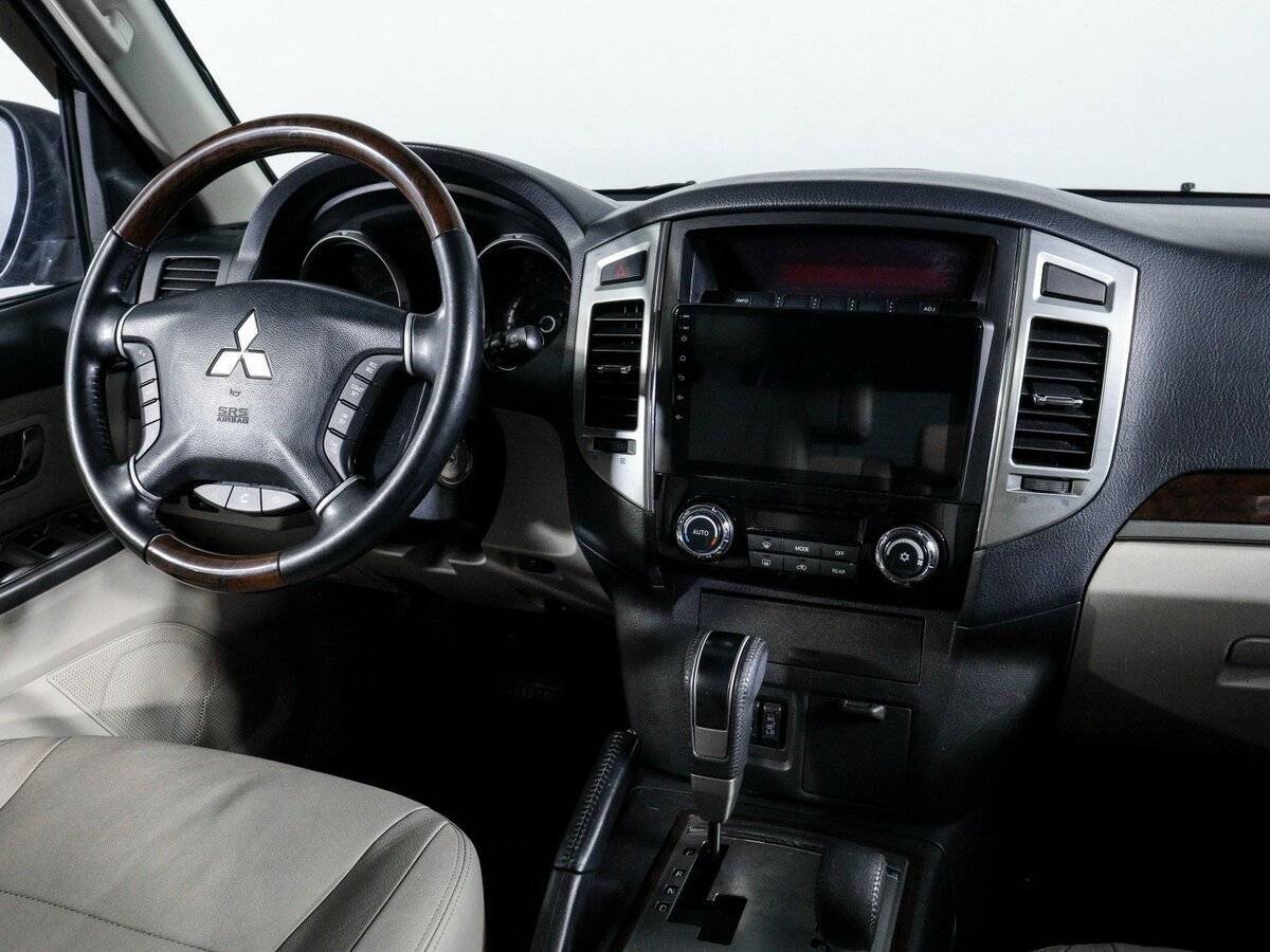 Купить Mitsubishi Pajero с пробегом. Фото: #8