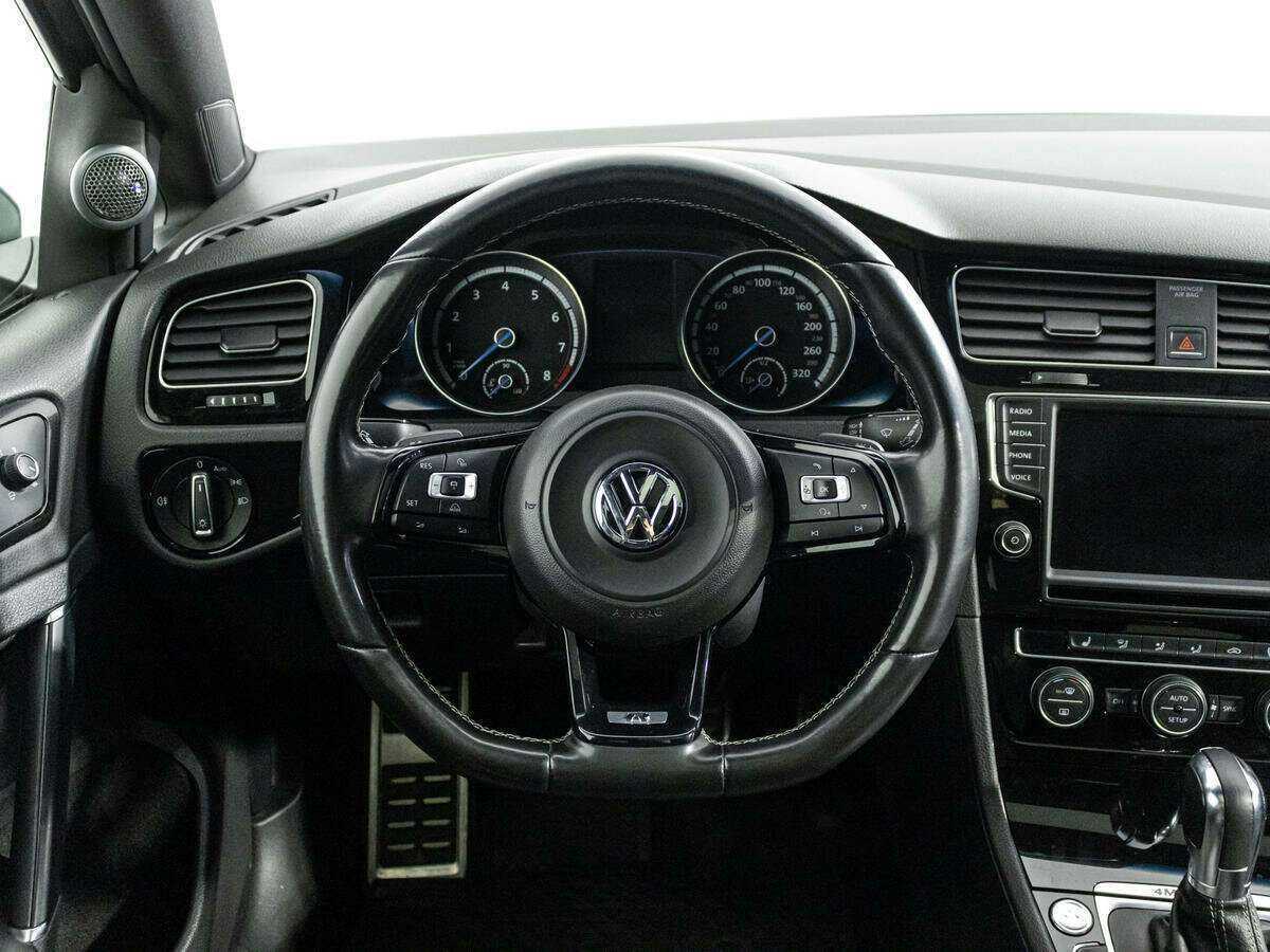 Купить Volkswagen Golf R с пробегом. Фото: #14
