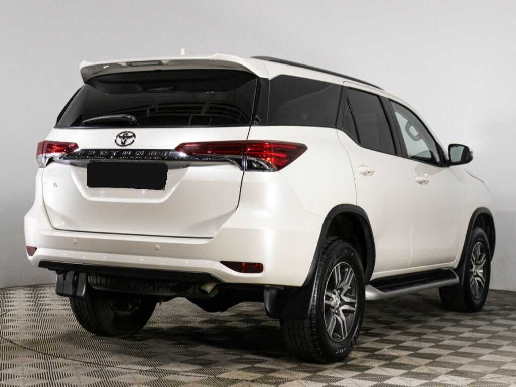 Купить Toyota Fortuner с пробегом. Фото: #3