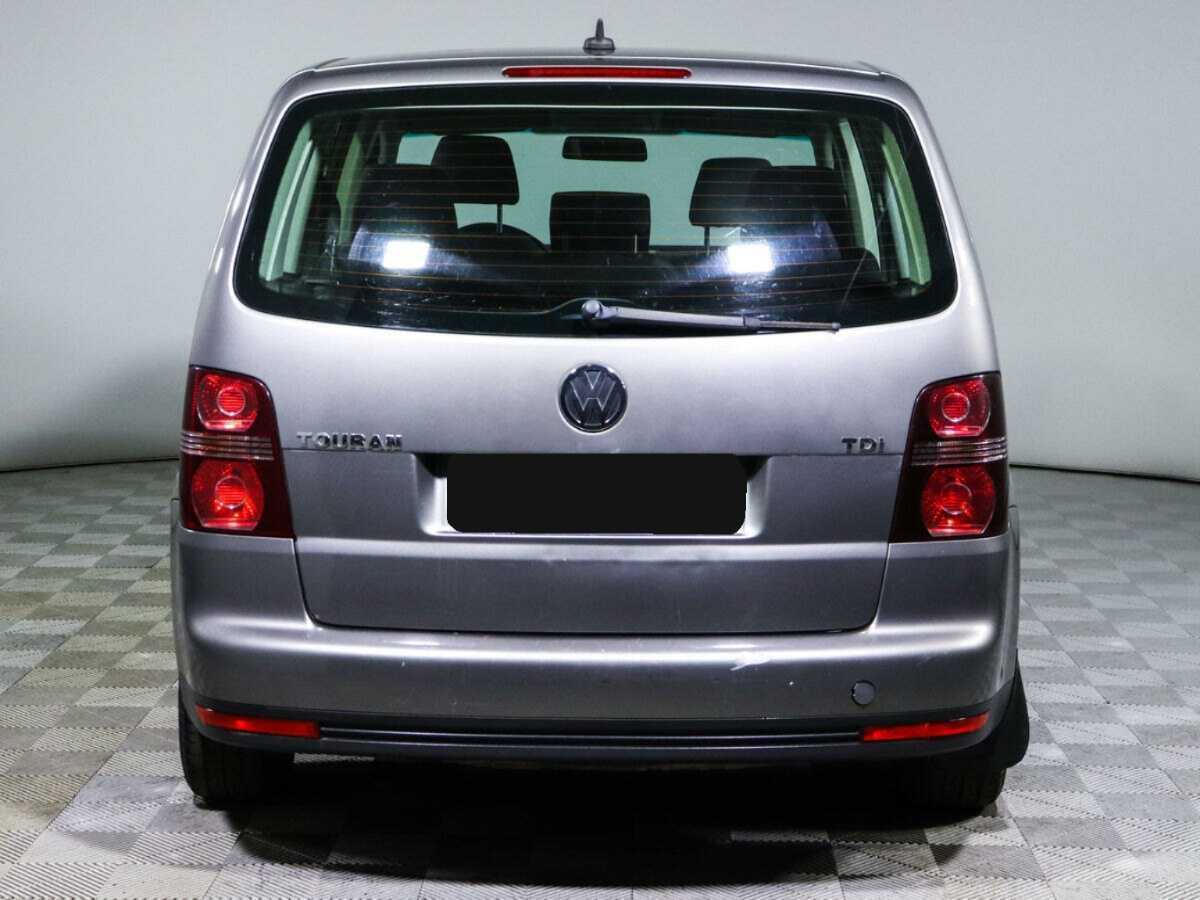 Купить Volkswagen Touran с пробегом. Фото: #5