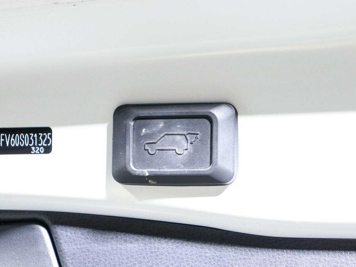 Купить Toyota RAV4 с пробегом. Фото: #17