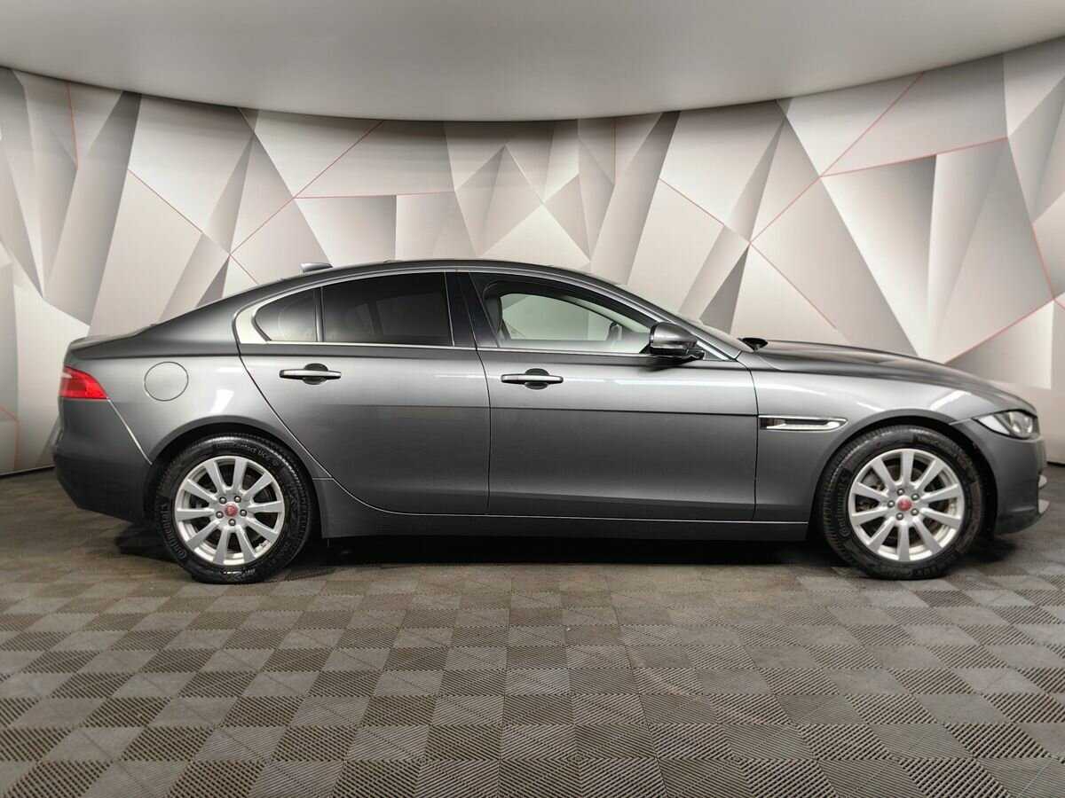 Купить Jaguar XE с пробегом. Фото: #5