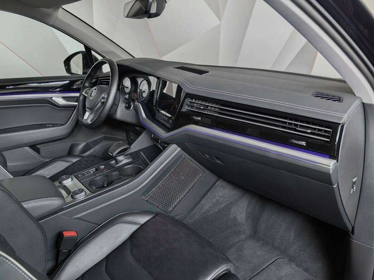 Купить Volkswagen Touareg с пробегом. Фото: #8