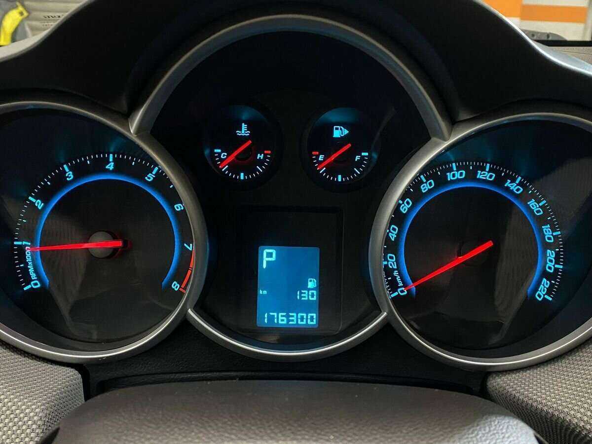 Купить Chevrolet Cruze с пробегом. Фото: #12