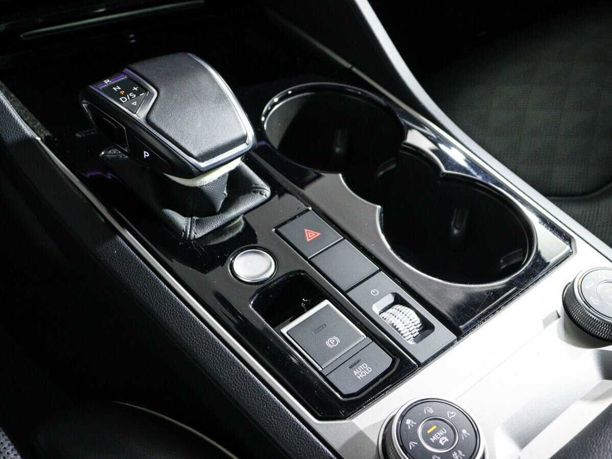 Купить Volkswagen Touareg с пробегом. Фото: #17