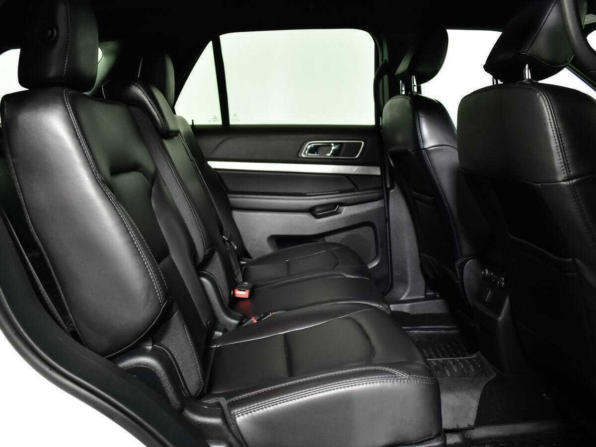Купить Ford Explorer с пробегом. Фото: #9
