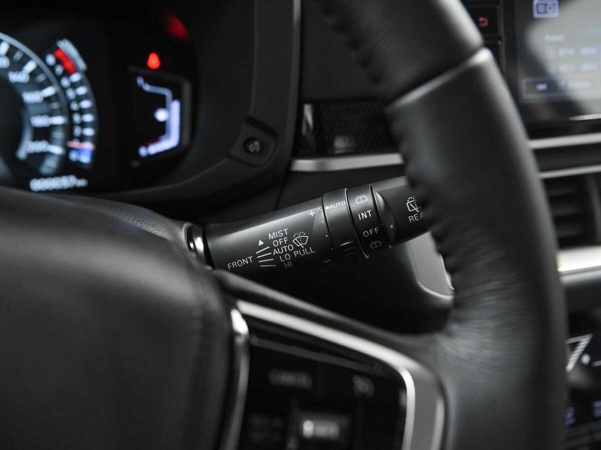Купить Mitsubishi Xpander с пробегом. Фото: #9