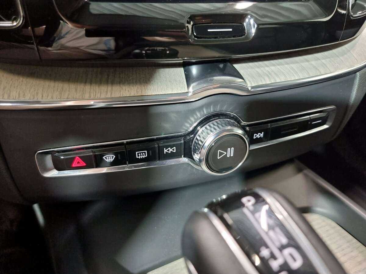 Купить Volvo XC60 с пробегом. Фото: #18