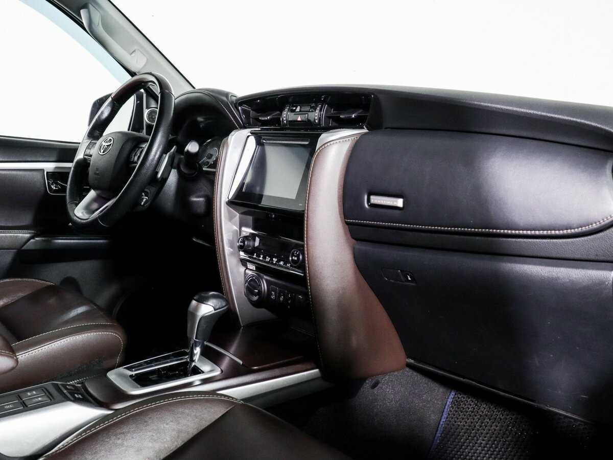 Купить Toyota Fortuner с пробегом. Фото: #5