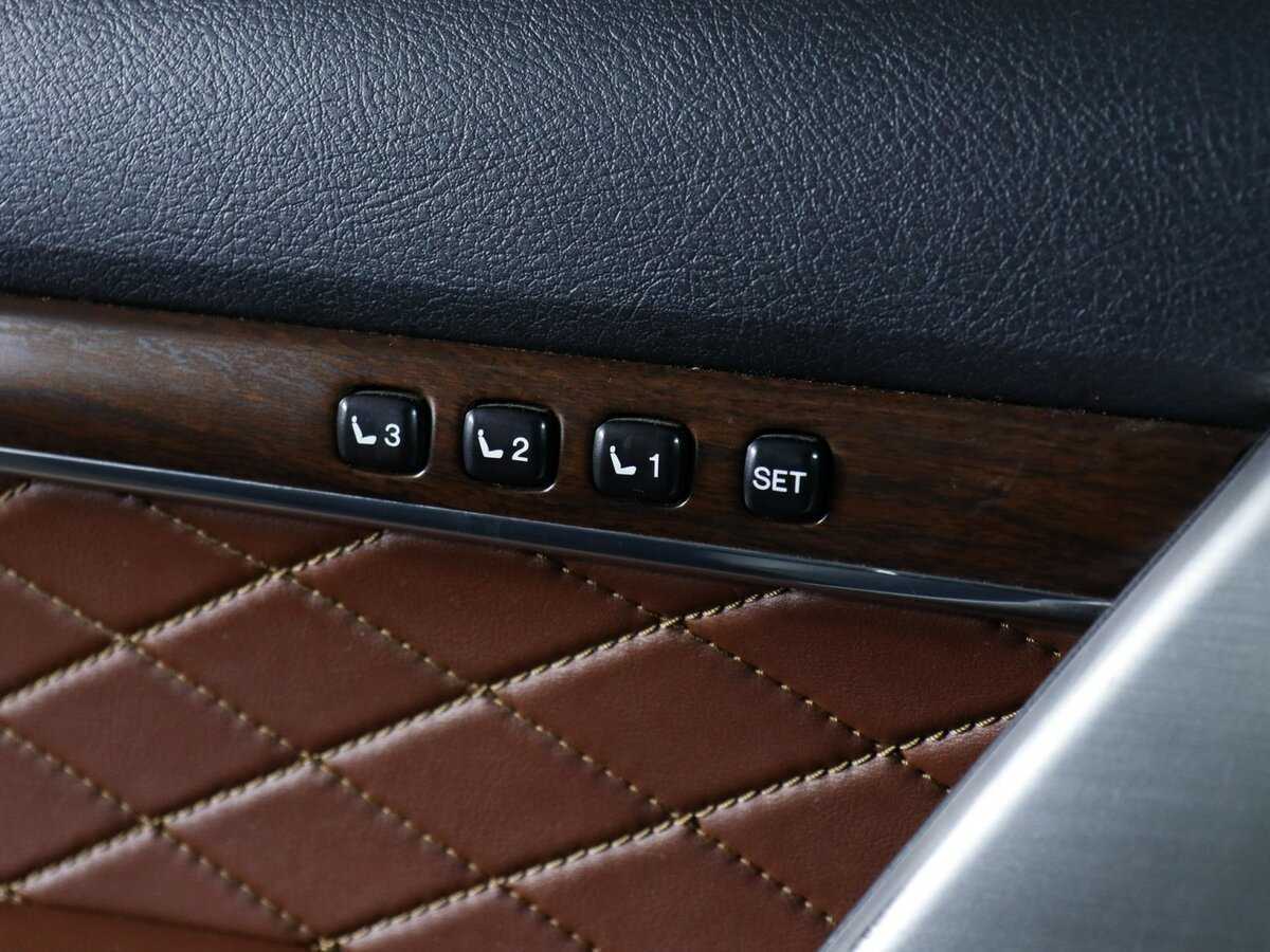 Купить Toyota Land Cruiser с пробегом. Фото: #18