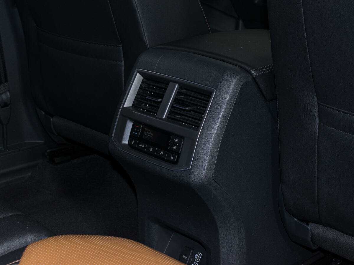 Купить Volkswagen Teramont с пробегом. Фото: #13