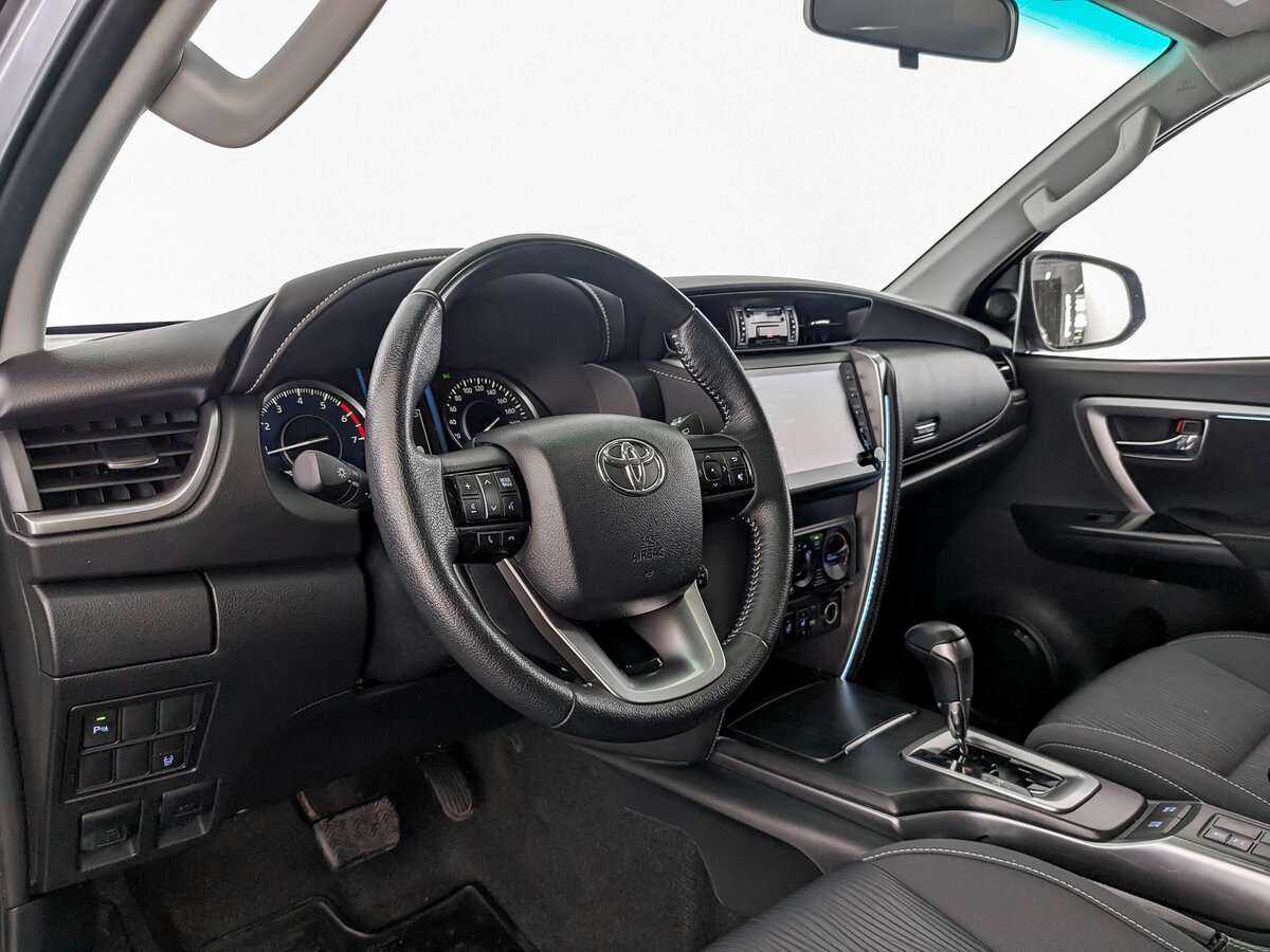 Купить Toyota Fortuner с пробегом. Фото: #12