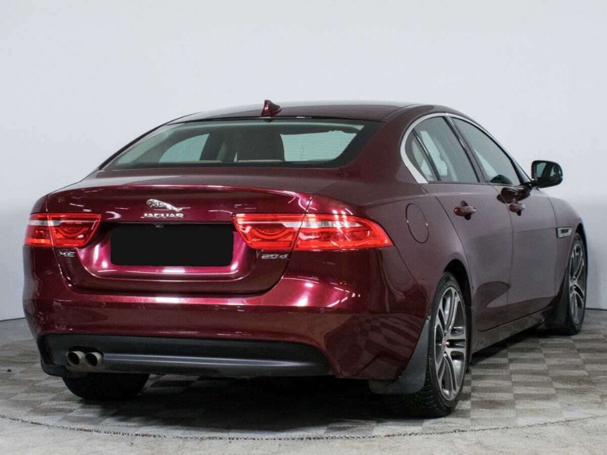 Купить Jaguar XE с пробегом. Фото: #4