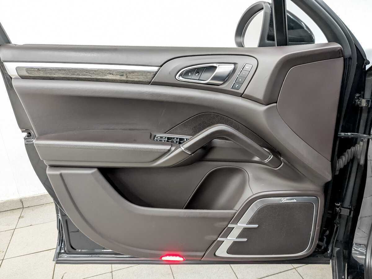 Купить Porsche Cayenne с пробегом. Фото: #18