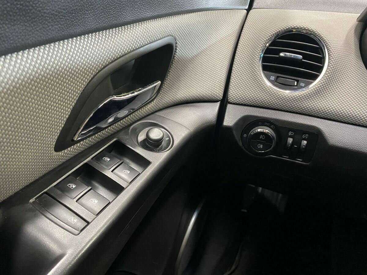 Купить Chevrolet Cruze с пробегом. Фото: #15