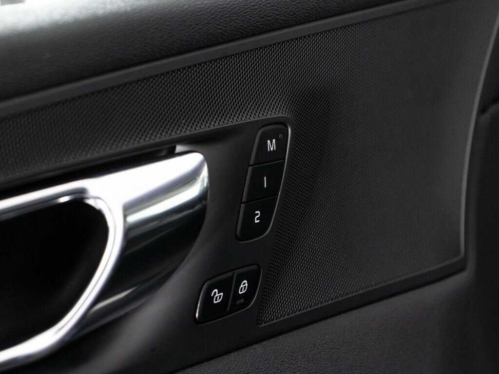 Купить Volvo XC60 с пробегом. Фото: #23