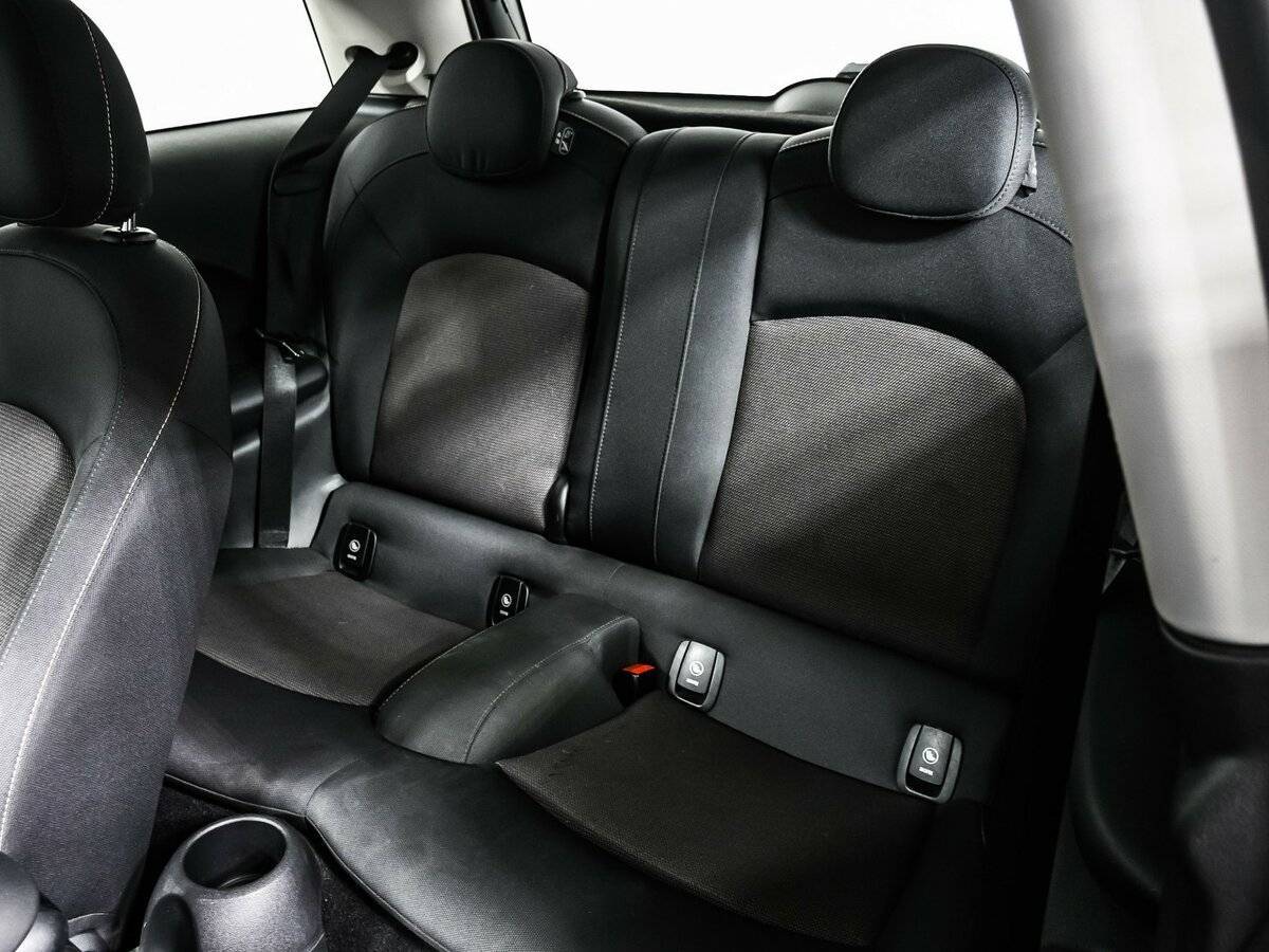Купить Mini Hatch с пробегом. Фото: #11