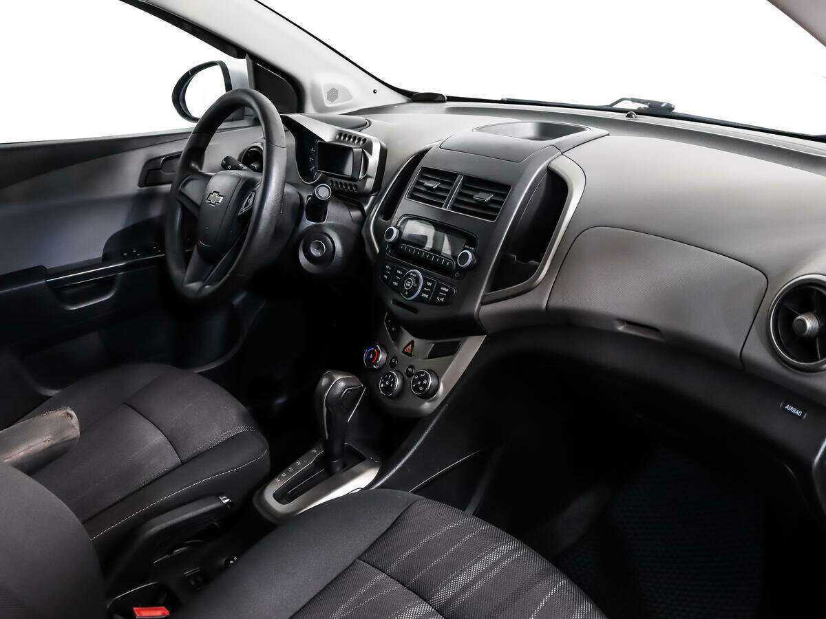 Купить Chevrolet Aveo с пробегом. Фото: #10