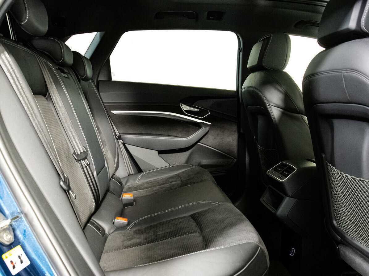 Купить Audi e-tron с пробегом. Фото: #19
