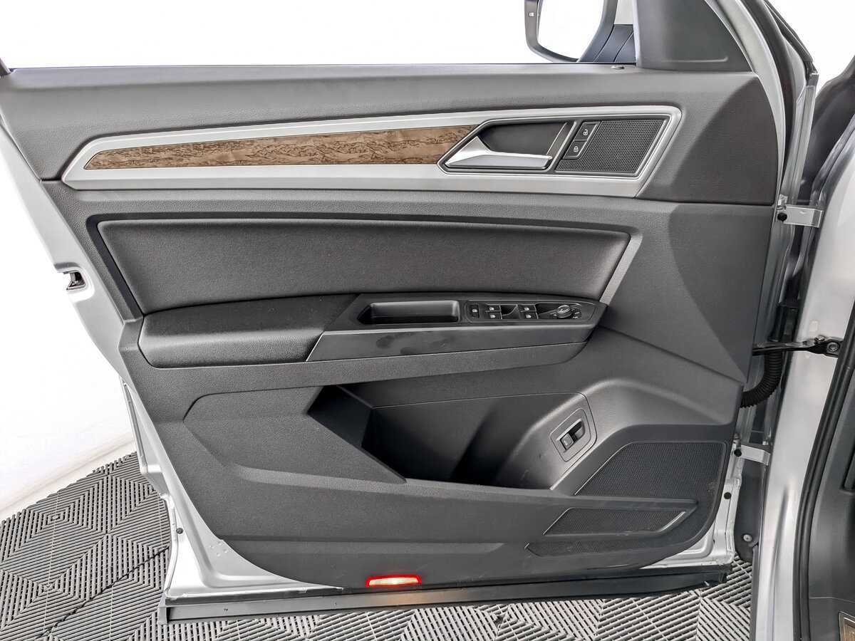 Купить Volkswagen Teramont с пробегом. Фото: #14