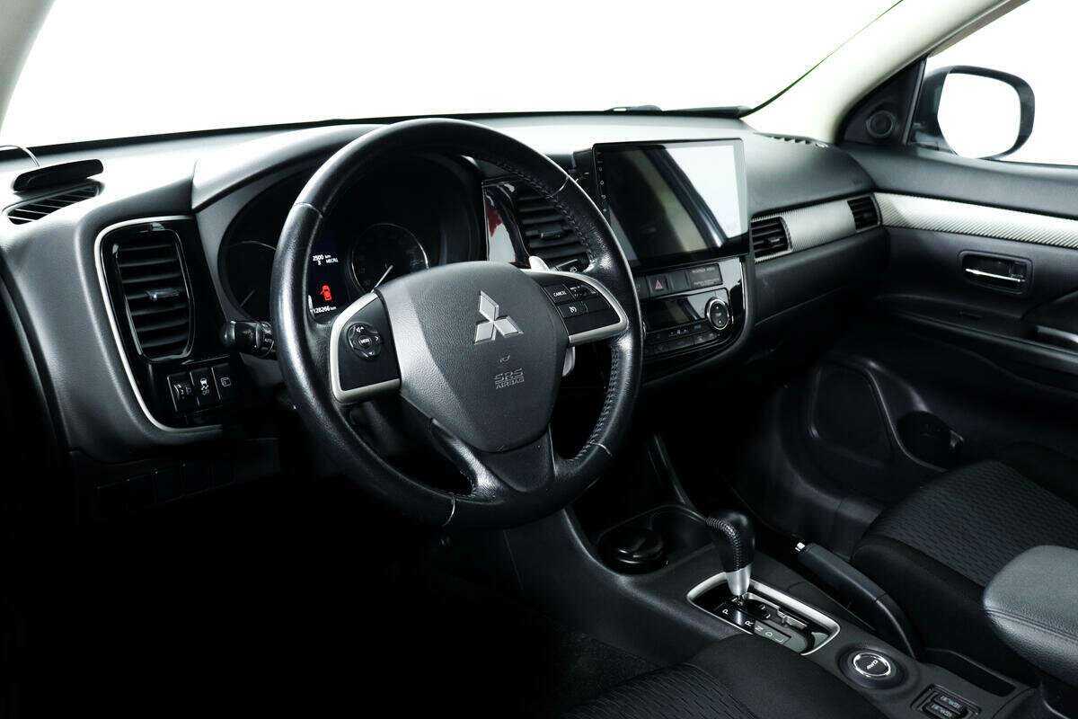 Купить Mitsubishi Outlander с пробегом. Фото: #12