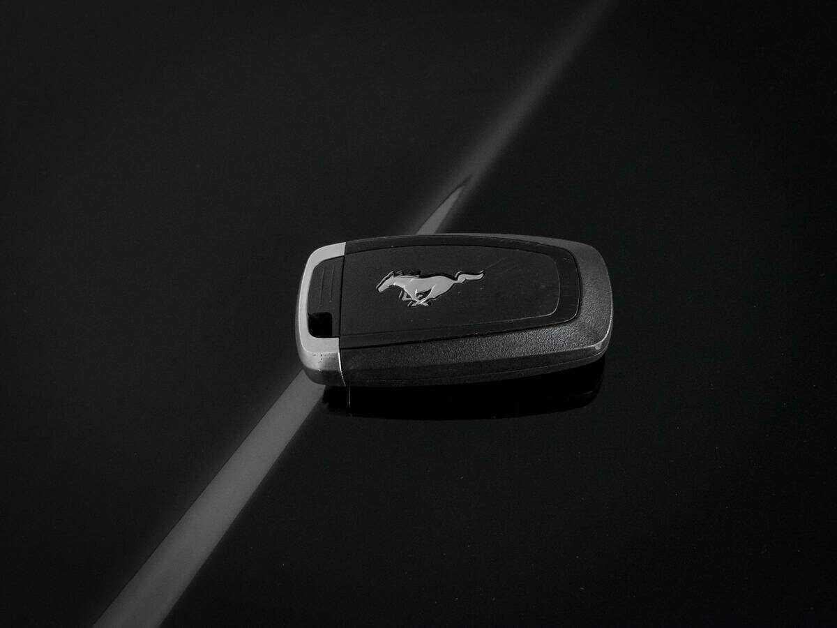 Купить Ford Mustang с пробегом. Фото: #20
