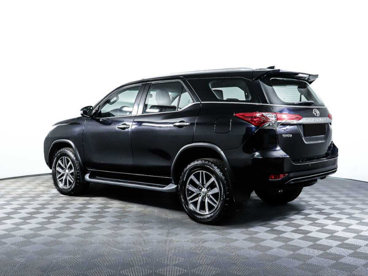 Купить Toyota Fortuner с пробегом. Фото: #4