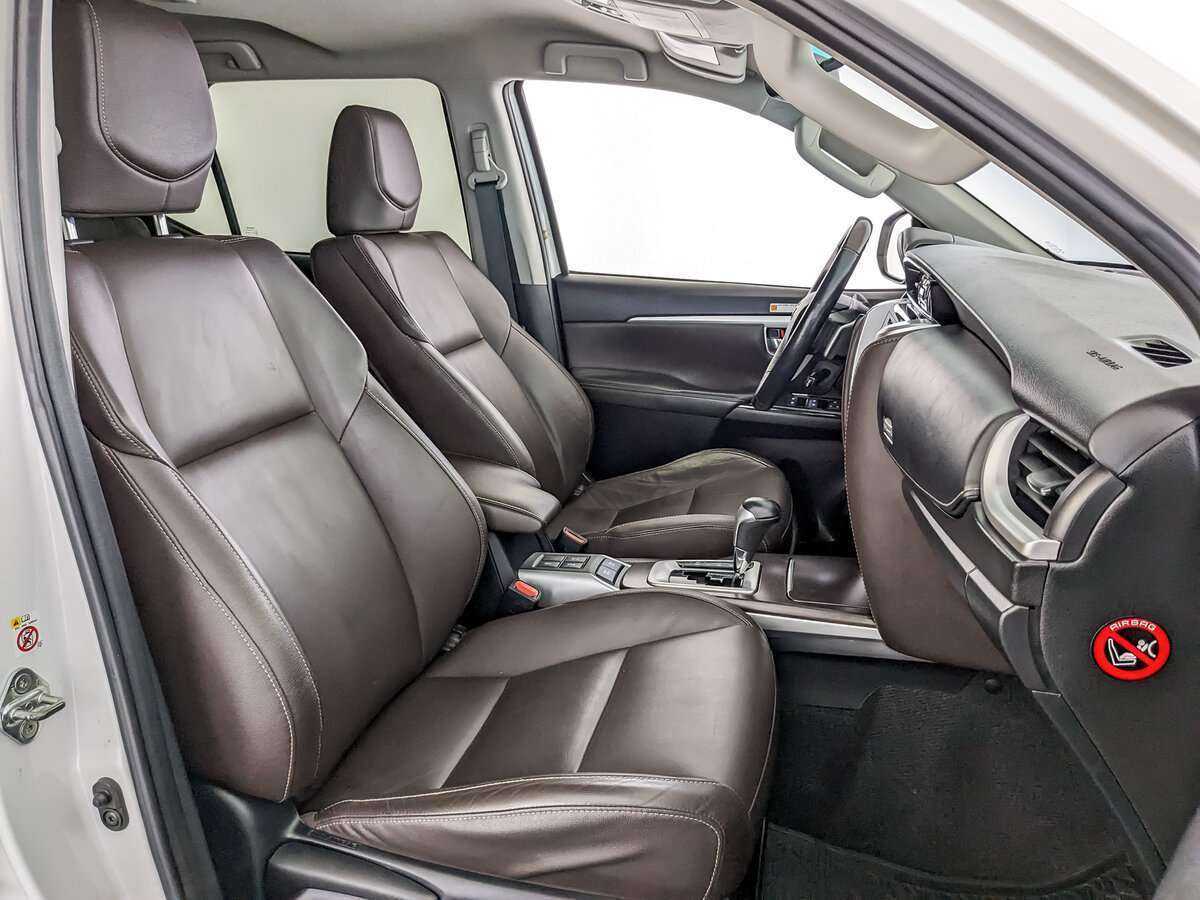 Купить Toyota Fortuner с пробегом. Фото: #19