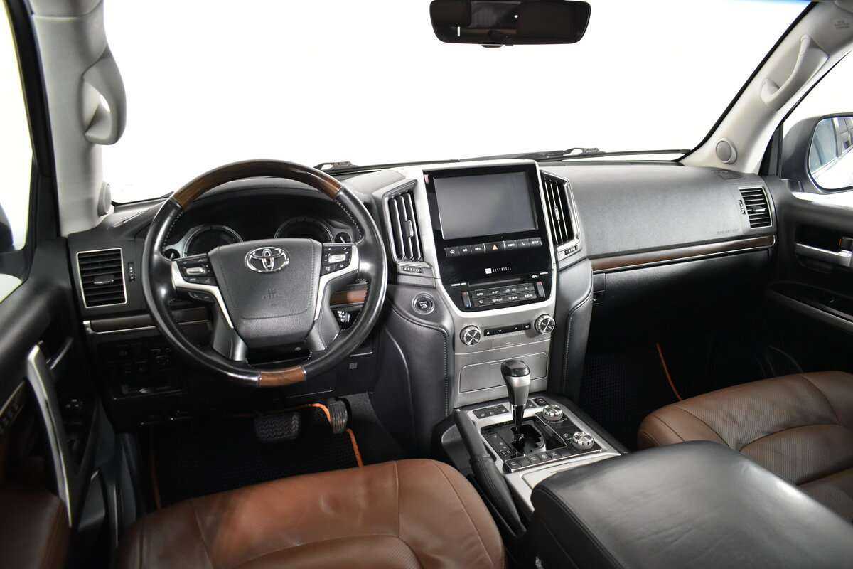 Купить Toyota Land Cruiser с пробегом. Фото: #15