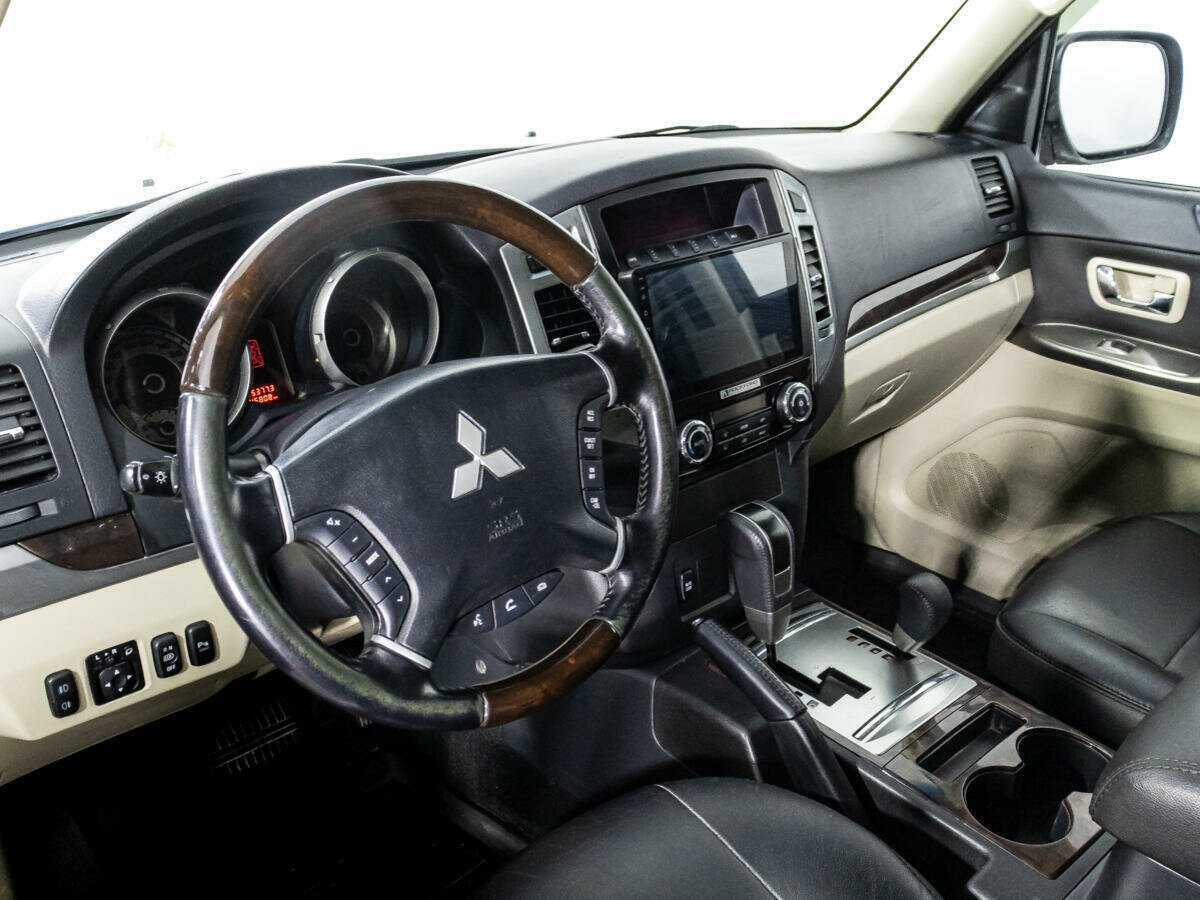 Купить Mitsubishi Pajero с пробегом. Фото: #10