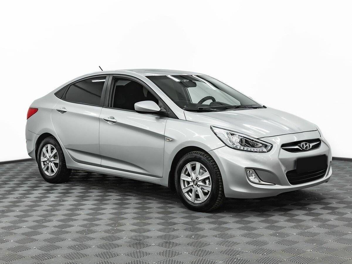 Купить Hyundai Solaris с пробегом. Фото: #2