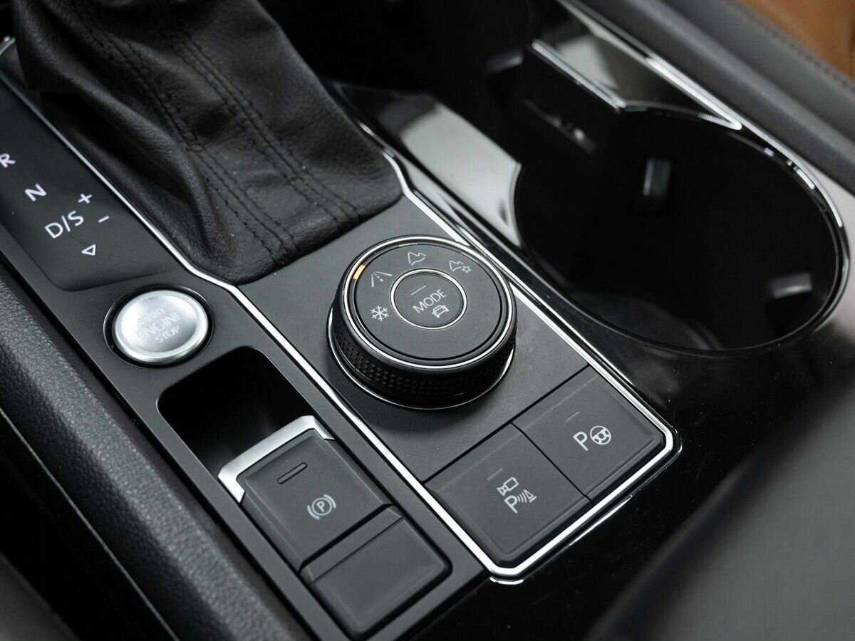 Купить Volkswagen Teramont с пробегом. Фото: #22