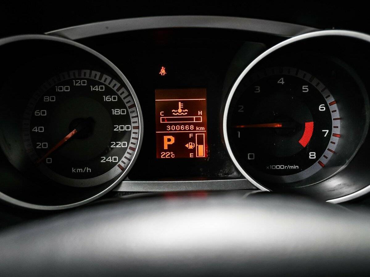 Купить Mitsubishi Outlander с пробегом. Фото: #9