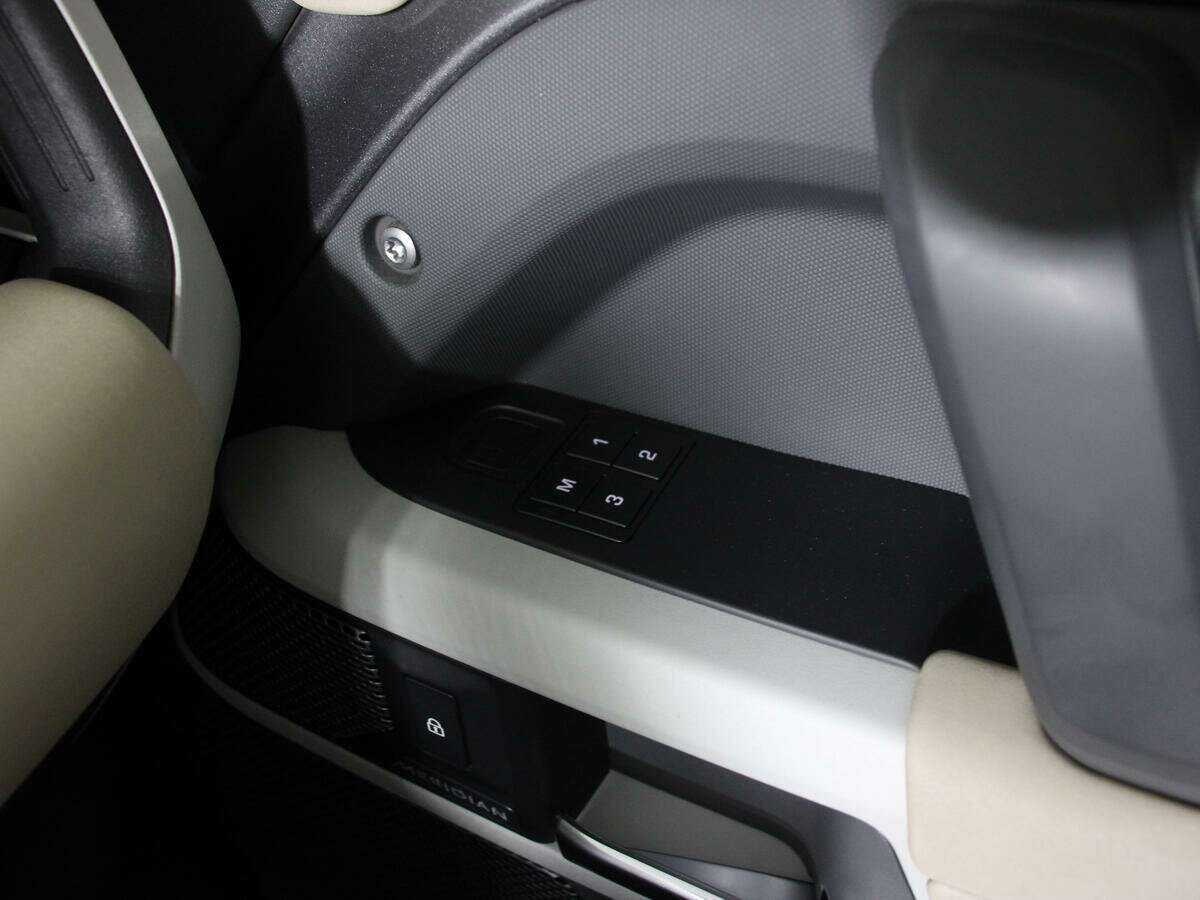 Купить Land Rover Defender с пробегом. Фото: #25