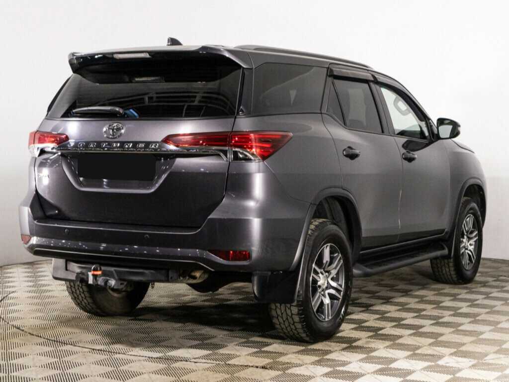 Купить Toyota Fortuner с пробегом. Фото: #4