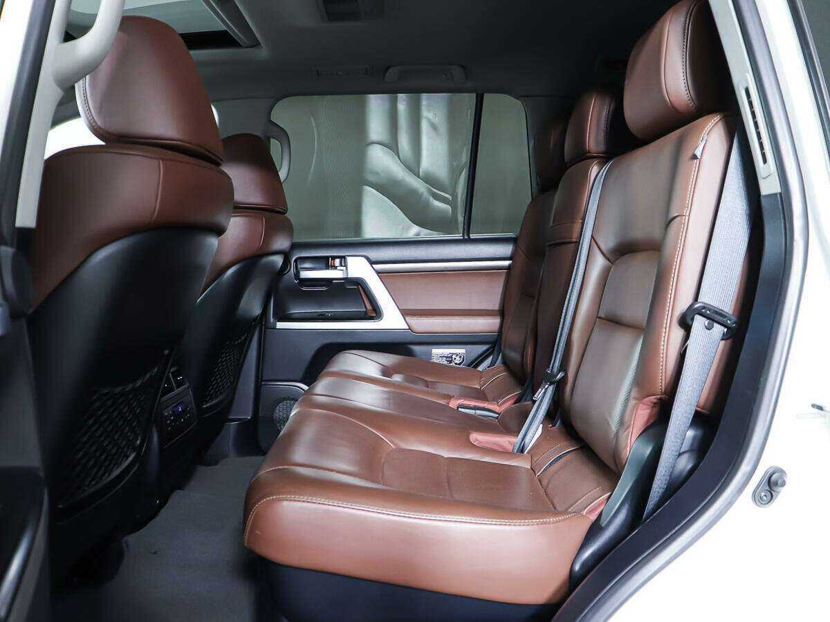 Купить Toyota Land Cruiser с пробегом. Фото: #11