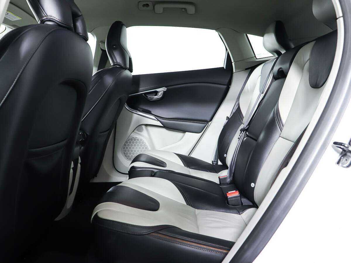 Купить Volvo V40 Cross Country с пробегом. Фото: #9