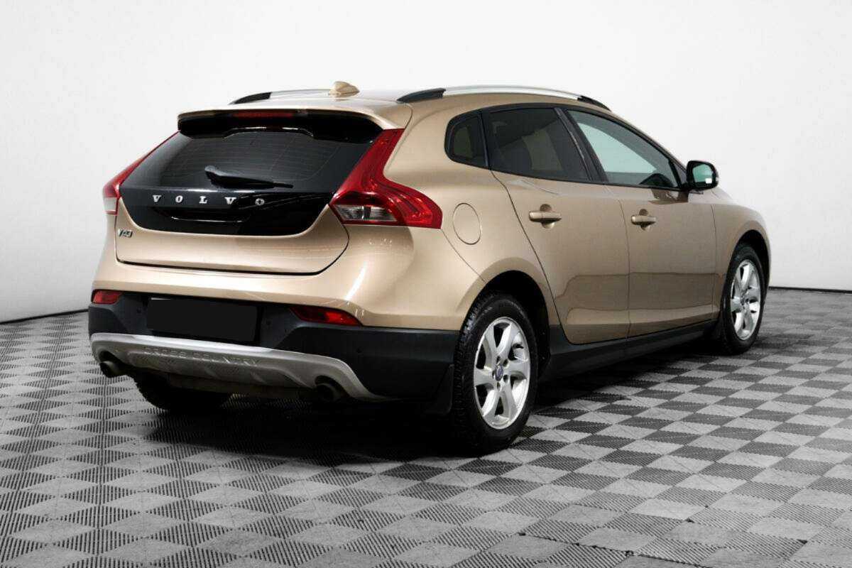 Купить Volvo V40 Cross Country с пробегом. Фото: #4