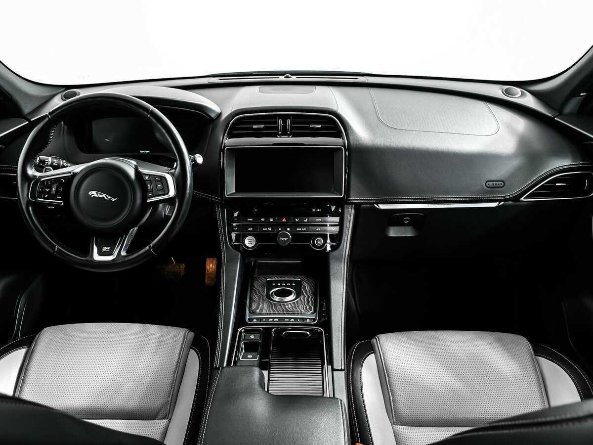 Купить Jaguar F-Pace с пробегом. Фото: #10